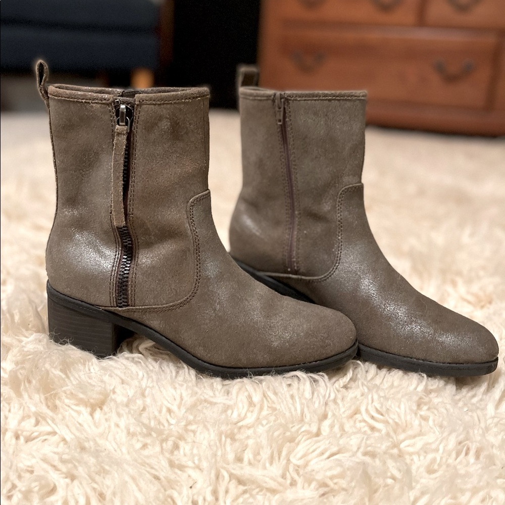 Clarks Taupe/Grey/Metallic Tumbled Leather Boots